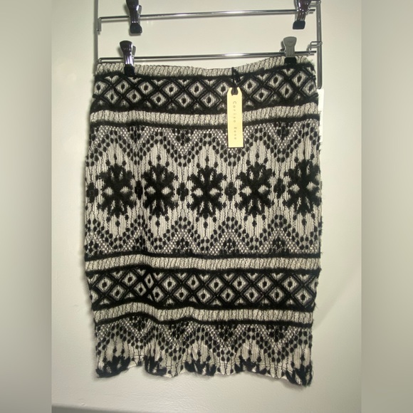 Carisa Rene two piece Sweater and skirt set - Picture 2 of 5